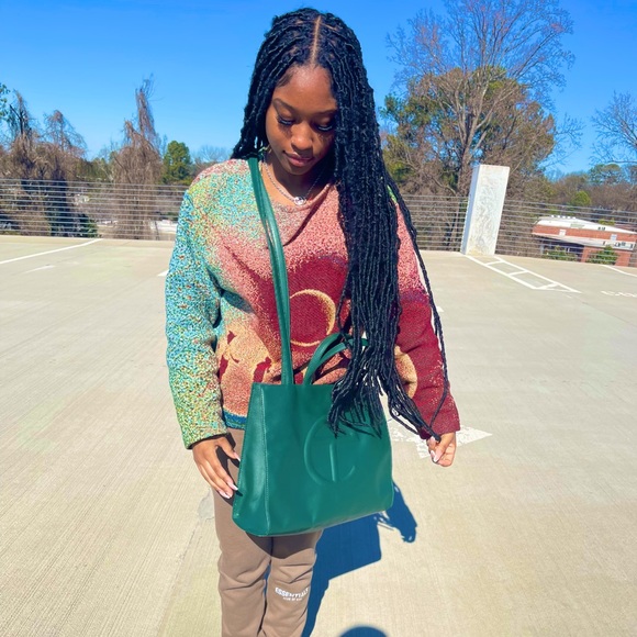 Meet your Posher, Kaci - Picture 2 of 3